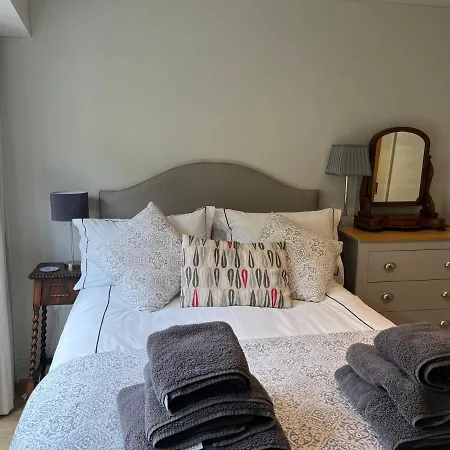 Annex Fishers Yard Apartament *