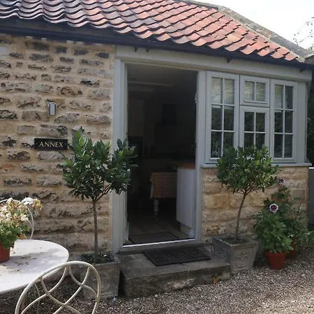 Annex Fishers Yard アパート *